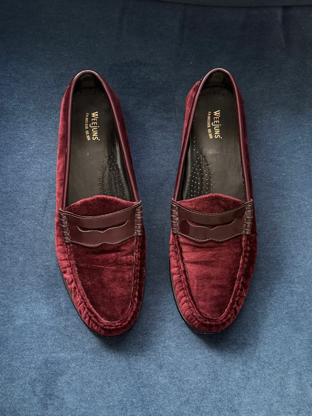 G.H. Bass & Co. Weejuns Burgundy Velvet Penny. Loafers Size 9M